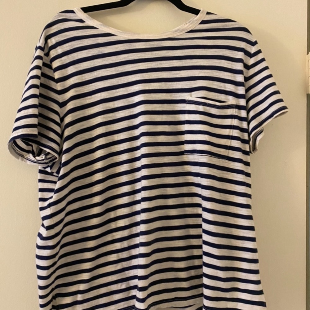 flowy old navy tshirt